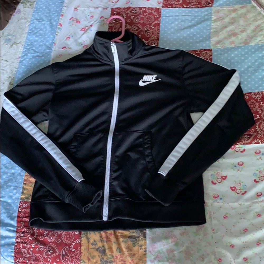 Black Nike zip up sweater🖤